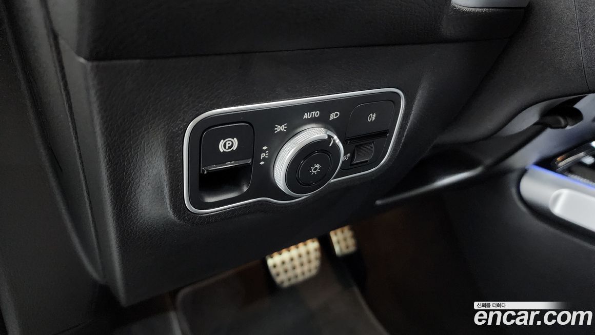 Mercedes-Benz GLB-Class 2023