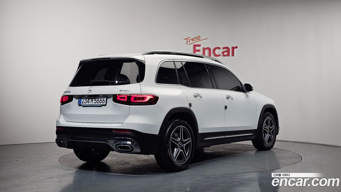 Mercedes-Benz GLB-Class 2023