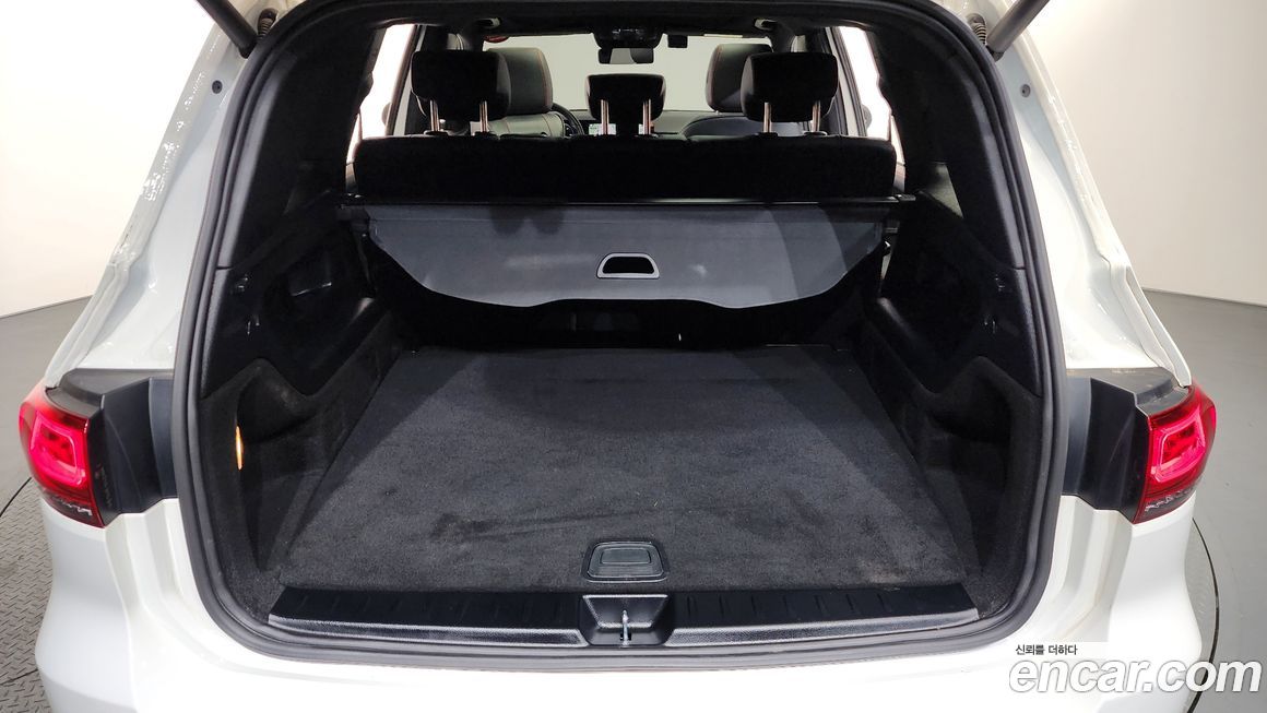 Mercedes-Benz GLB-Class 2023