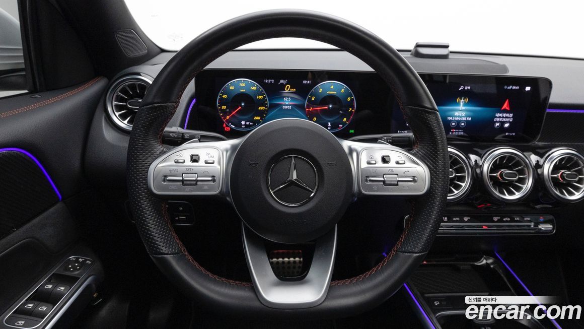 Mercedes-Benz GLB-Class 2021