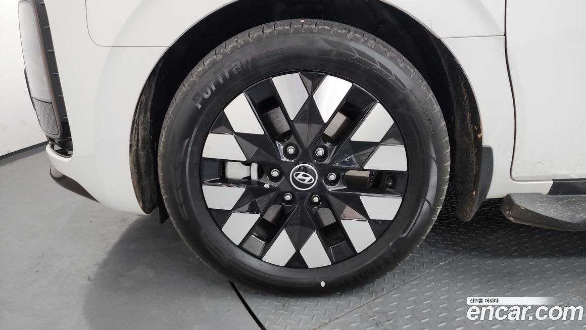 Hyundai Staria 2025
