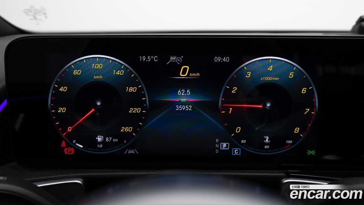 Mercedes-Benz GLB-Class 2021