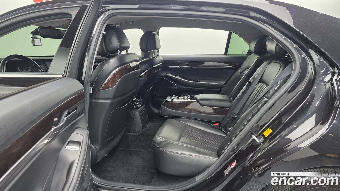 Genesis EQ900 2018