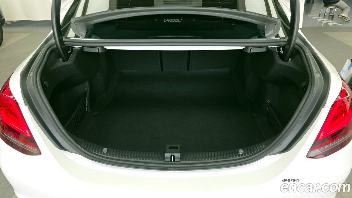 Mercedes-Benz C-Class 2020