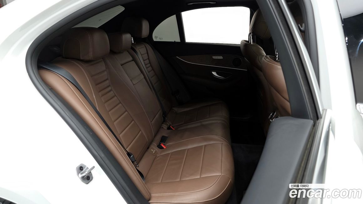 Mercedes-Benz E-Class 2022