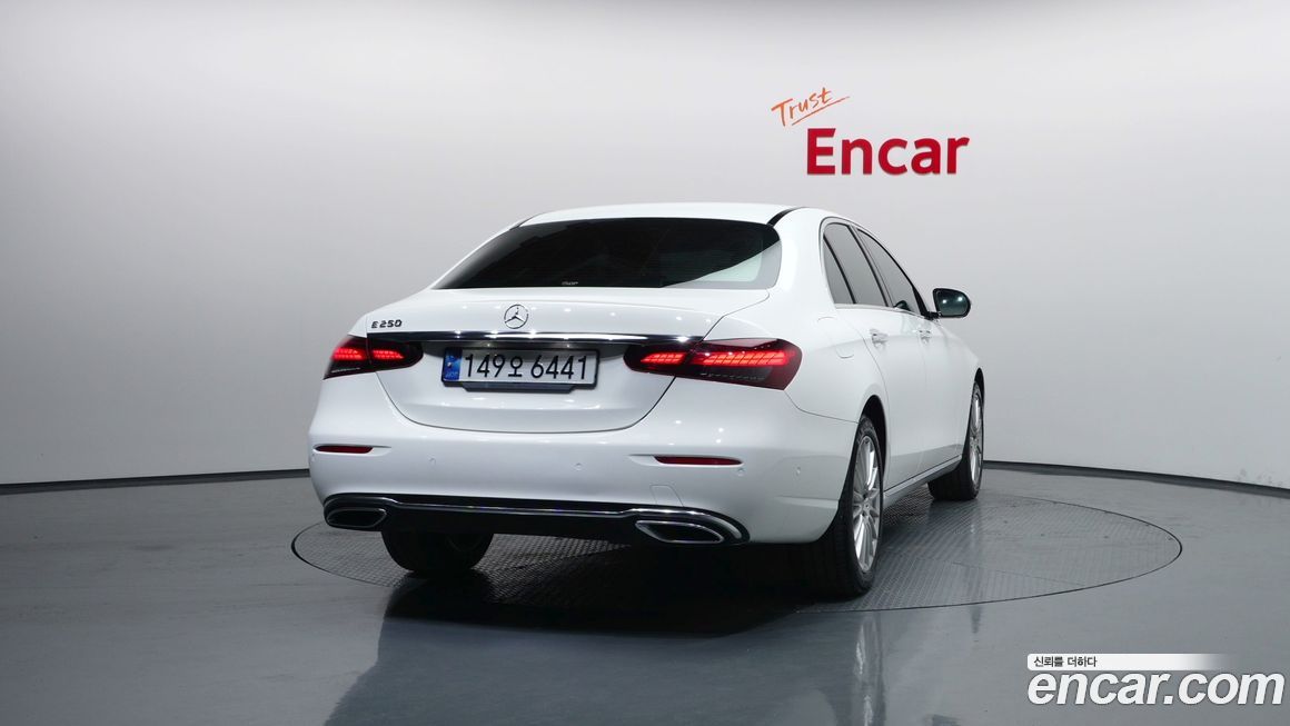 Mercedes-Benz E-Class 2022