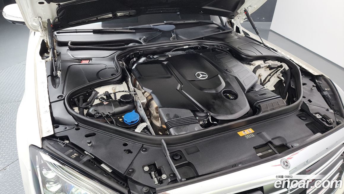 Mercedes-Benz S-Class 2020