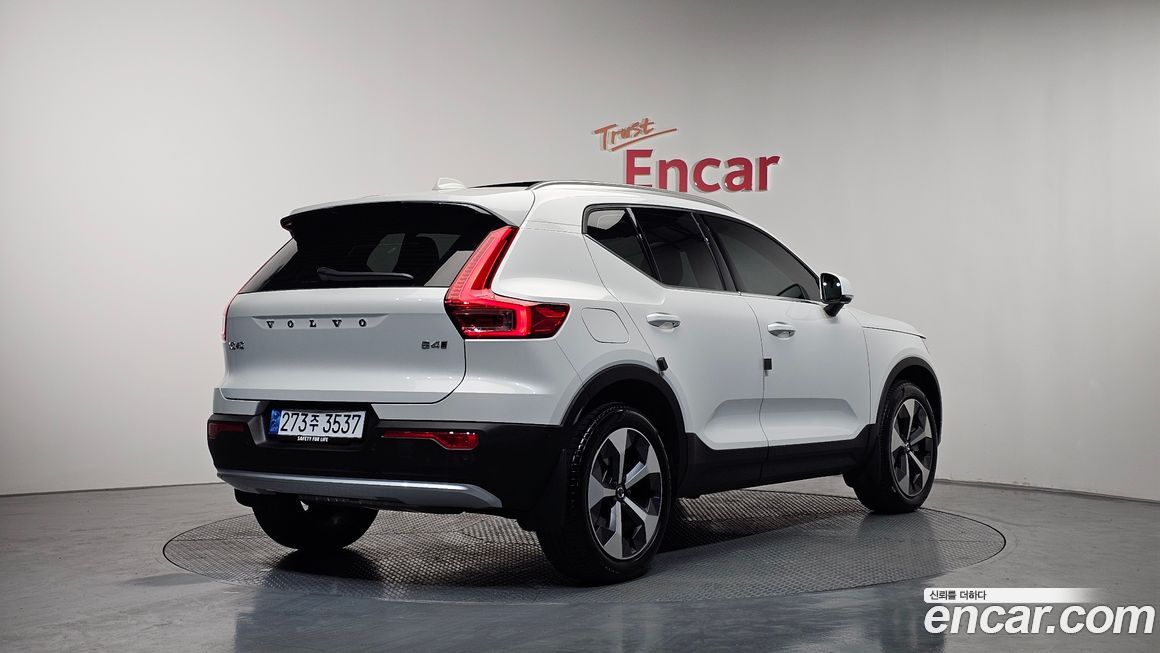 Volvo XC40 2025