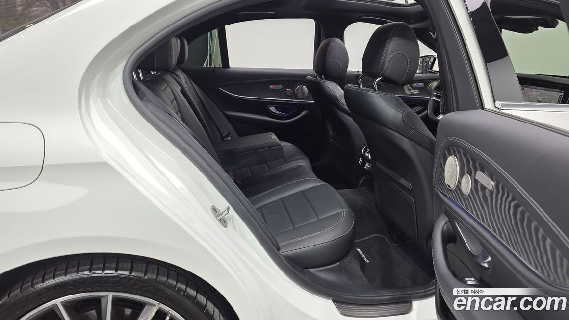 Mercedes-Benz E-Class 2022