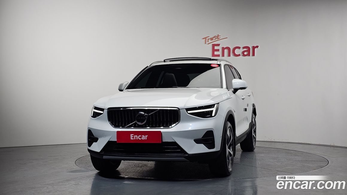 Volvo XC40 2025