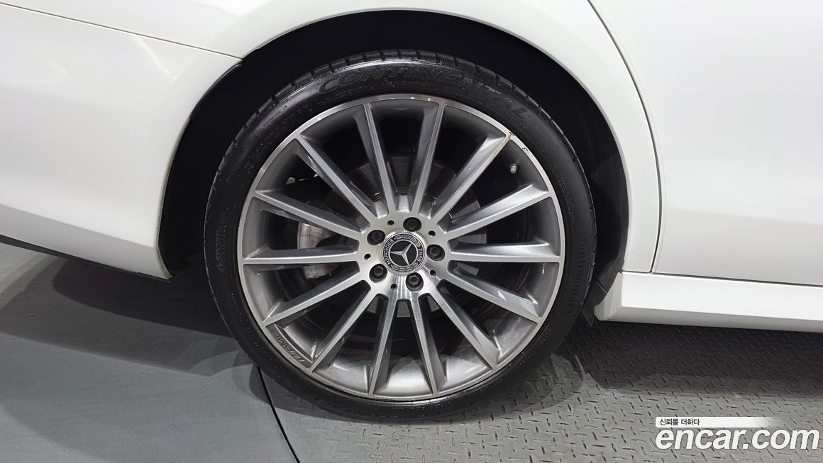 Mercedes-Benz E-Class 2022