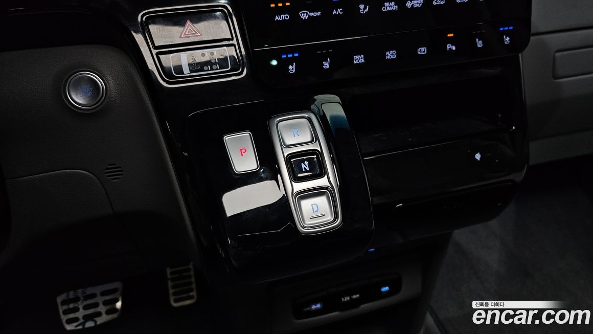 Hyundai Staria 2025