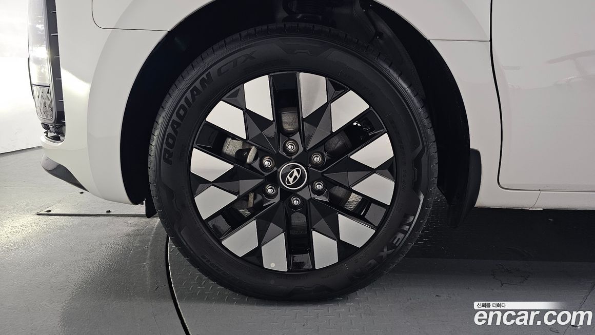 Hyundai Staria 2025