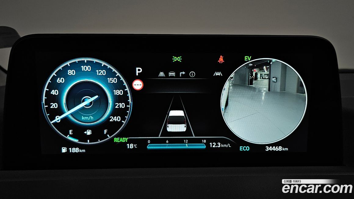 Hyundai Staria 2025
