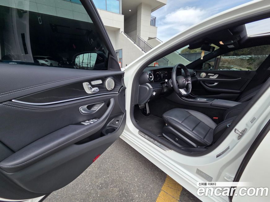 Mercedes-Benz E-Class 2022