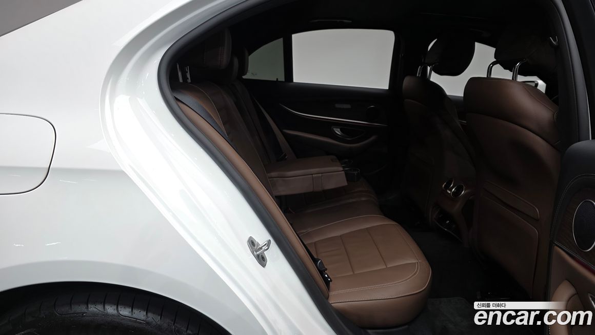 Mercedes-Benz E-Class 2022