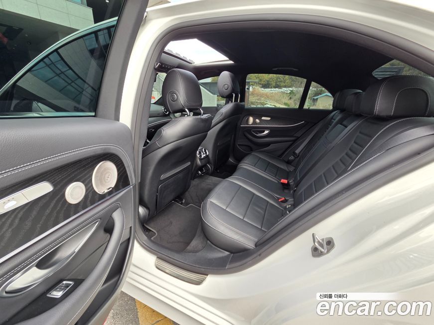 Mercedes-Benz E-Class 2022