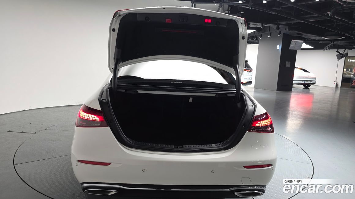 Mercedes-Benz E-Class 2022