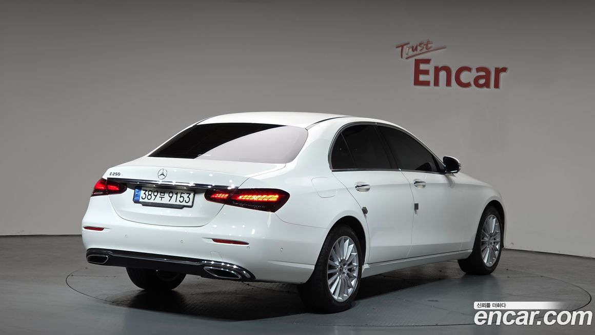 Mercedes-Benz E-Class 2022
