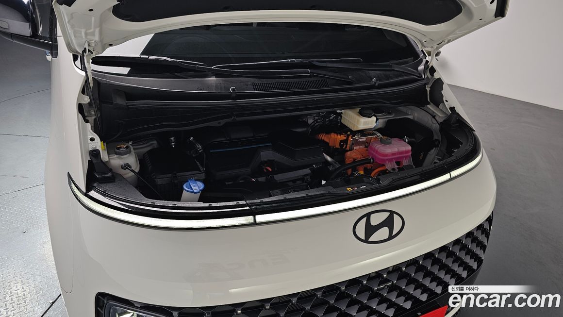 Hyundai Staria 2025