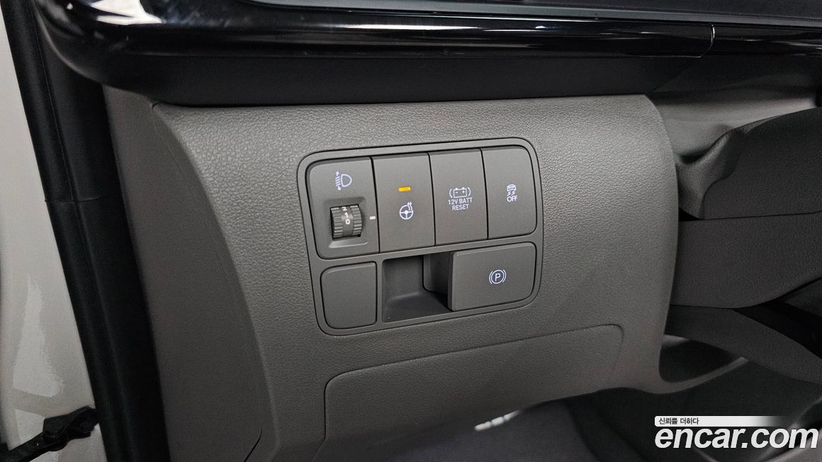 Hyundai Staria 2025