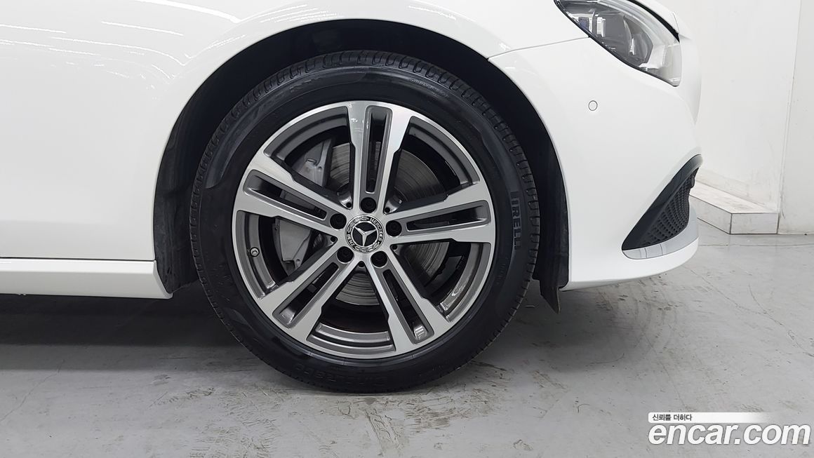 Mercedes-Benz E-Class 2022