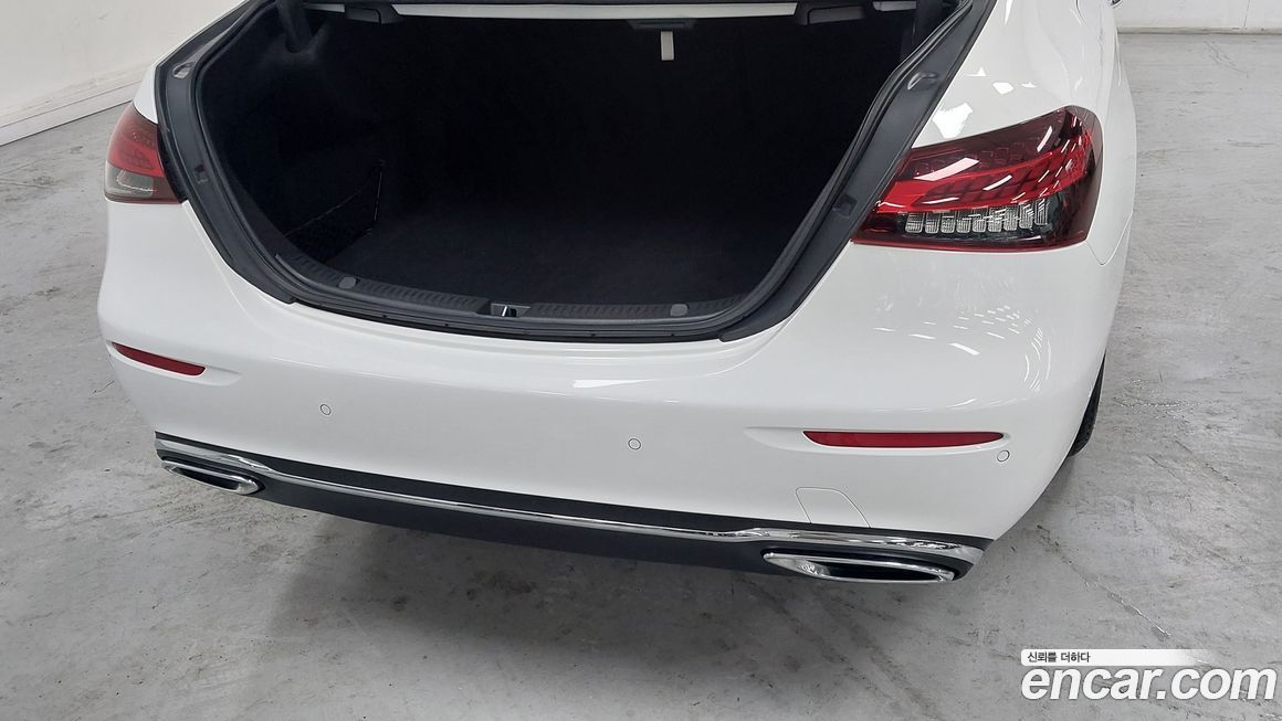 Mercedes-Benz E-Class 2022