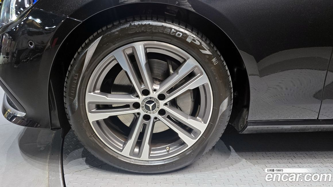 Mercedes-Benz E-Class 2022