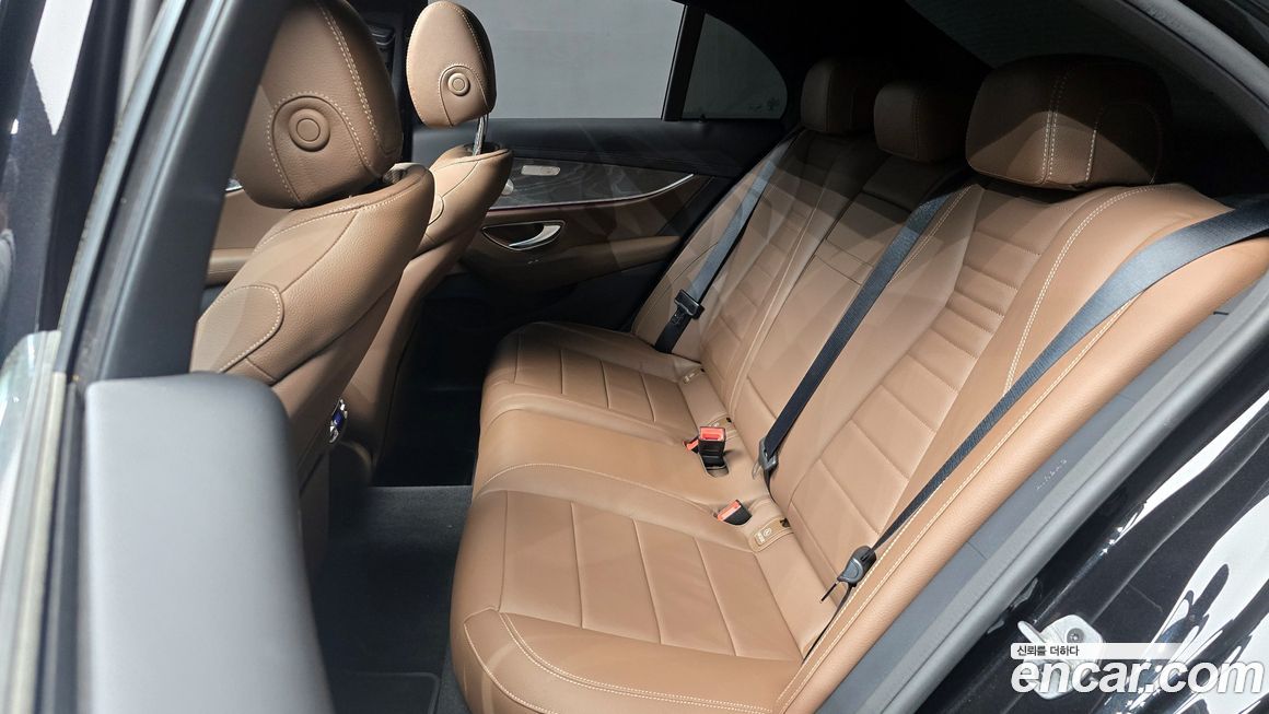 Mercedes-Benz E-Class 2022