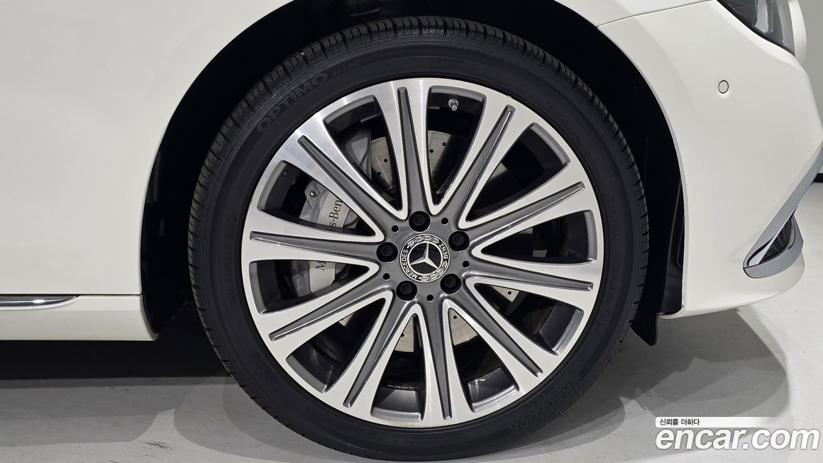 Mercedes-Benz E-Class 2022