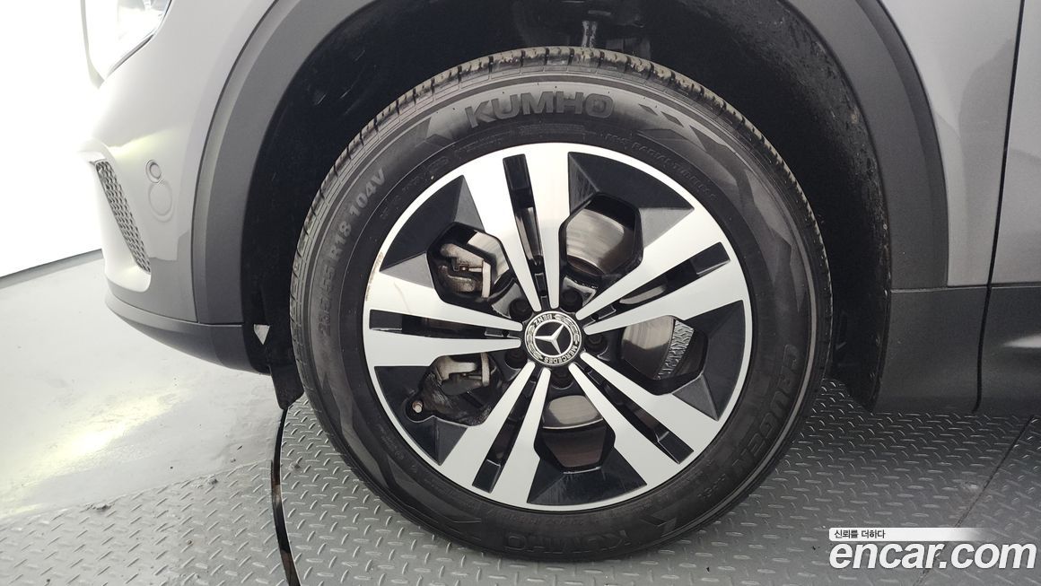 Mercedes-Benz GLB-Class 2021