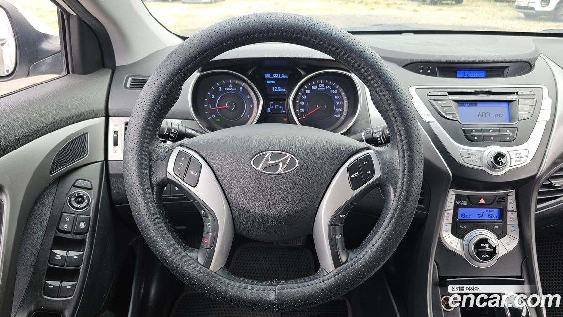 Hyundai AVANTE 2012