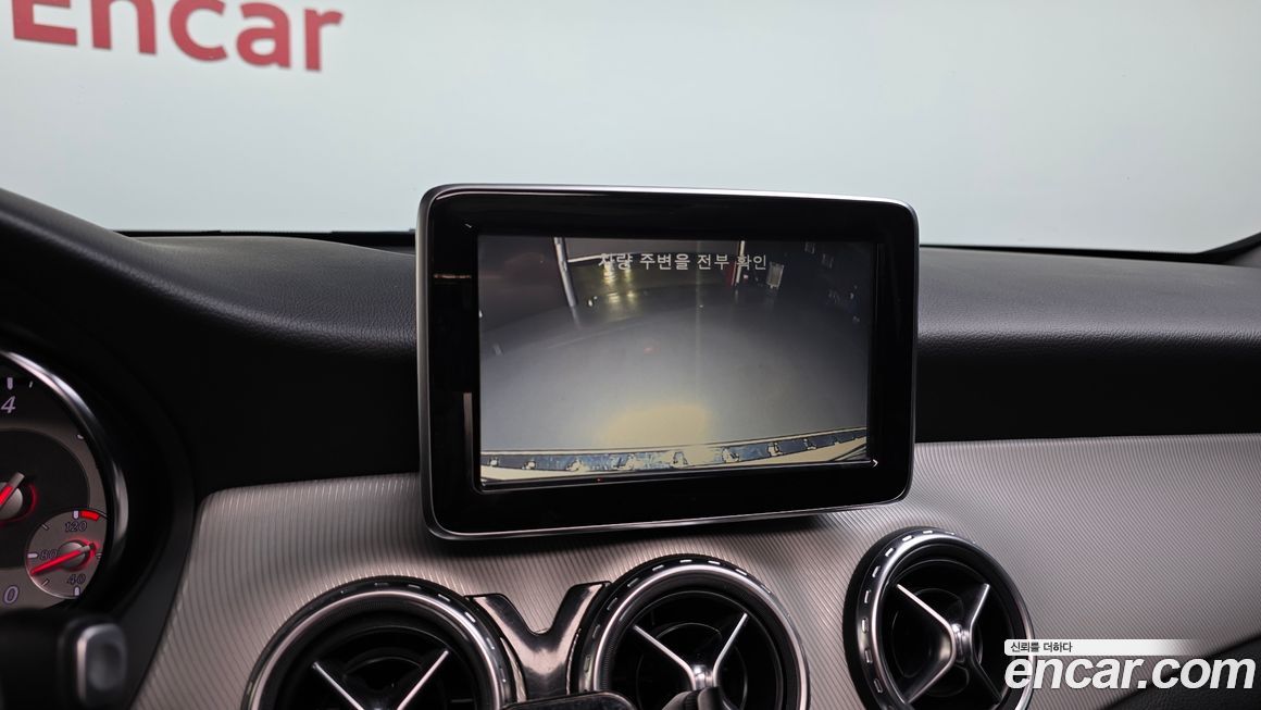 Mercedes-Benz GLA-Class 2015