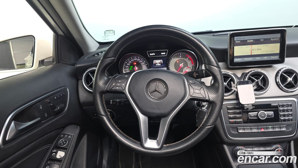 Mercedes-Benz GLA-Class 2015