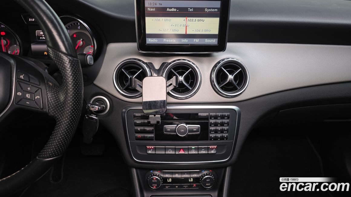 Mercedes-Benz GLA-Class 2015