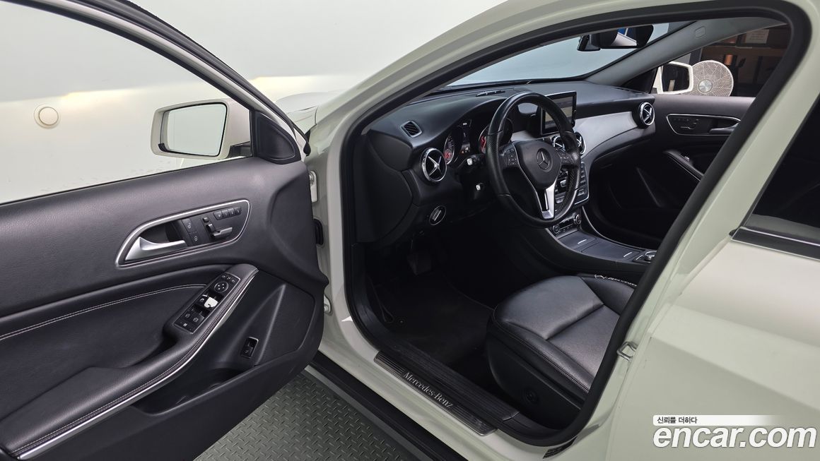 Mercedes-Benz GLA-Class 2015