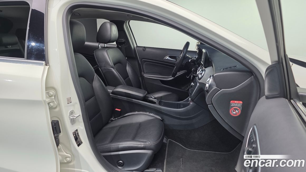 Mercedes-Benz GLA-Class 2015