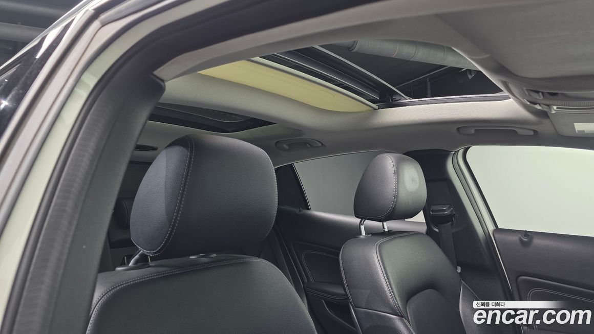 Mercedes-Benz GLA-Class 2015