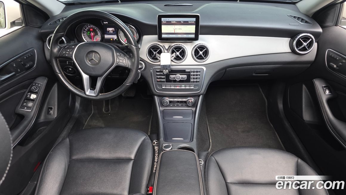 Mercedes-Benz GLA-Class 2015