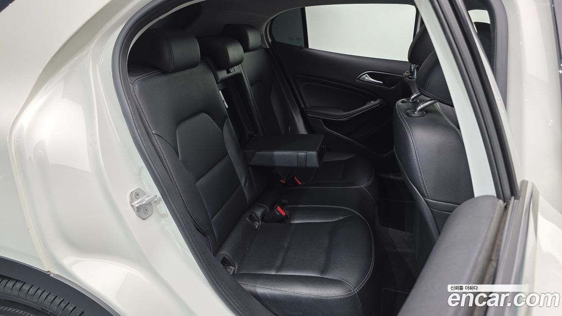 Mercedes-Benz GLA-Class 2015