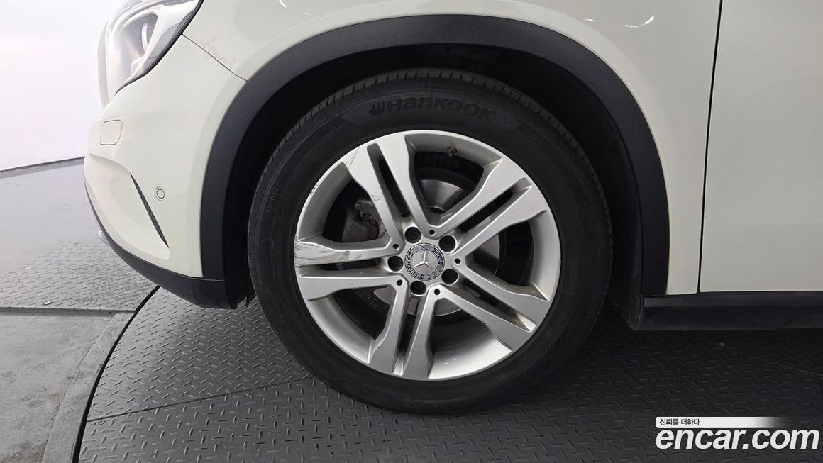 Mercedes-Benz GLA-Class 2015