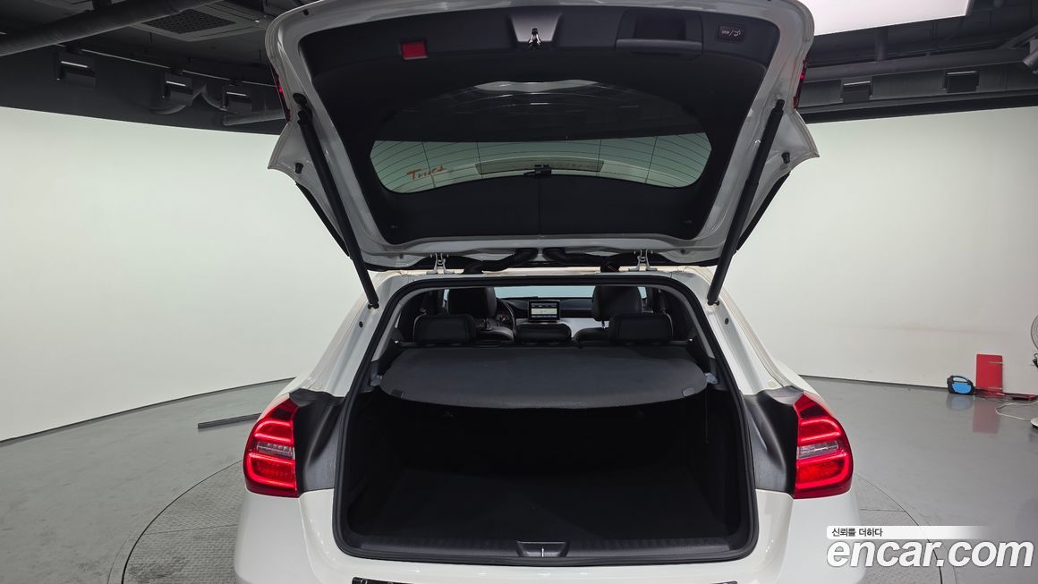 Mercedes-Benz GLA-Class 2015