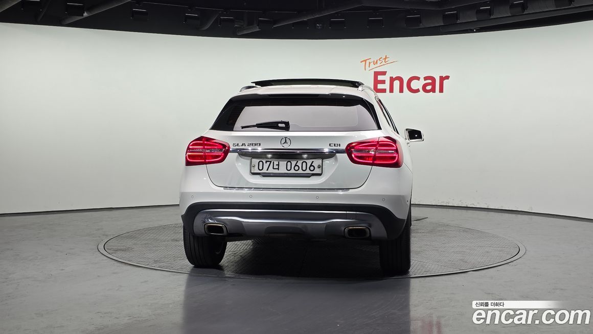 Mercedes-Benz GLA-Class 2015