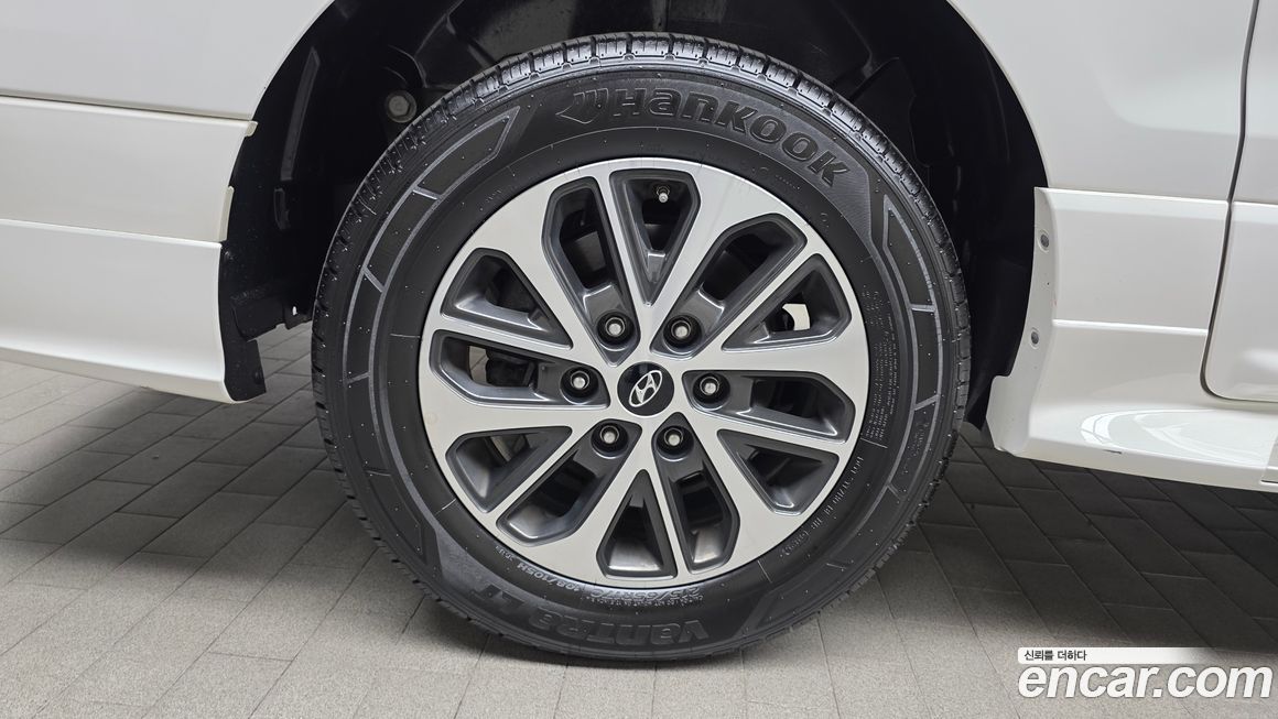 Hyundai Starex 2021