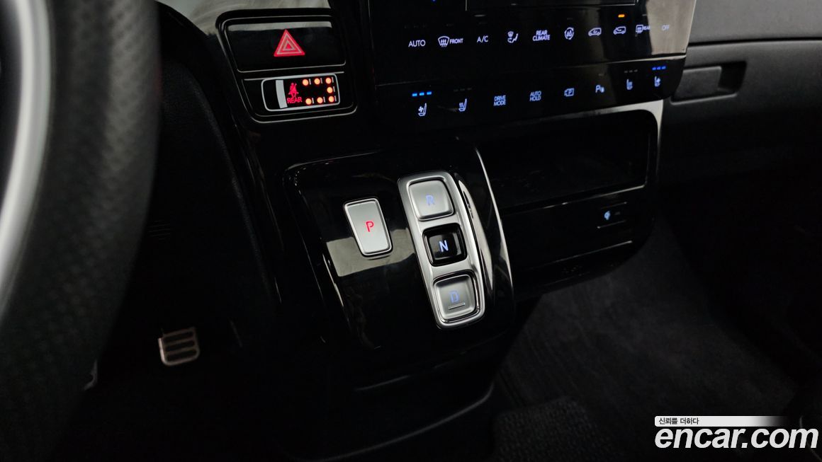 Hyundai Staria 2025