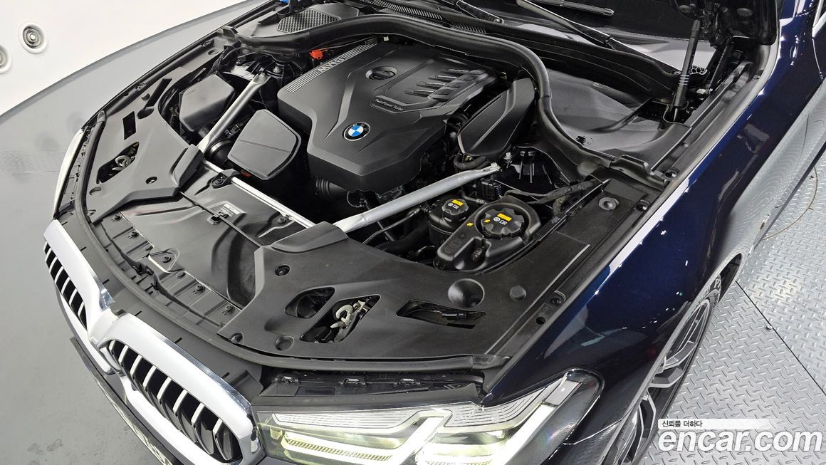 BMW 5-Series 2023