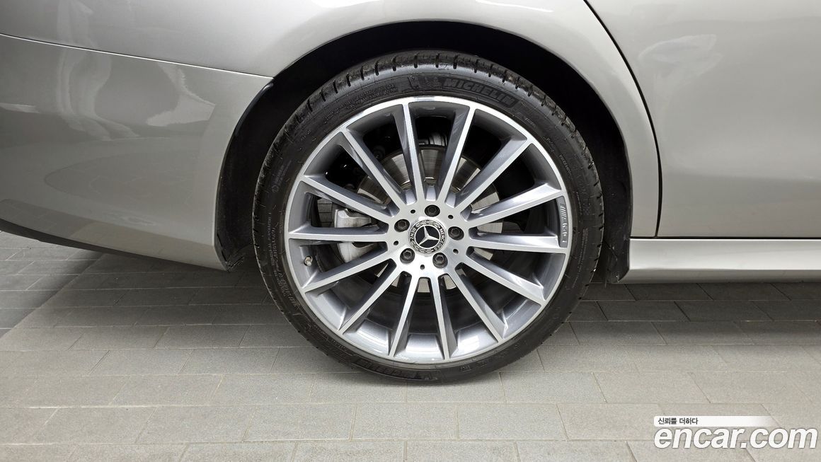 Mercedes-Benz E-Class 2022
