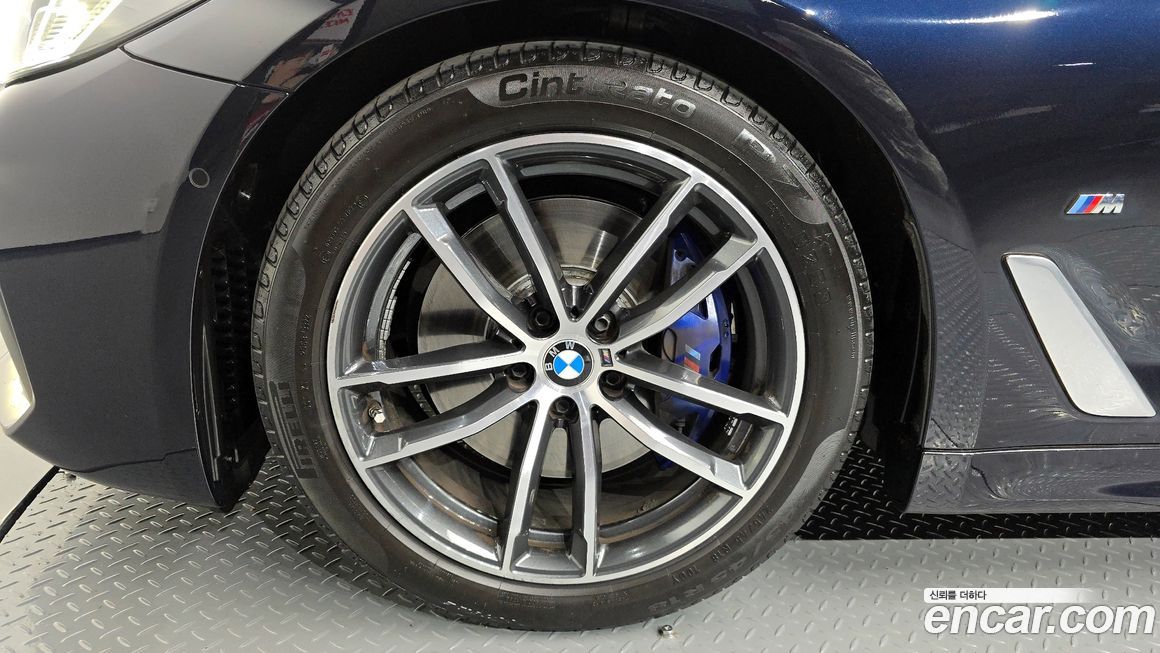 BMW 5-Series 2023