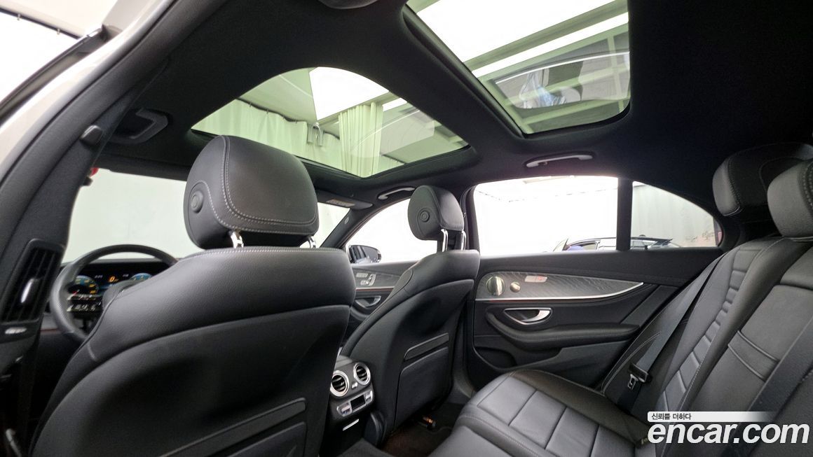 Mercedes-Benz E-Class 2022