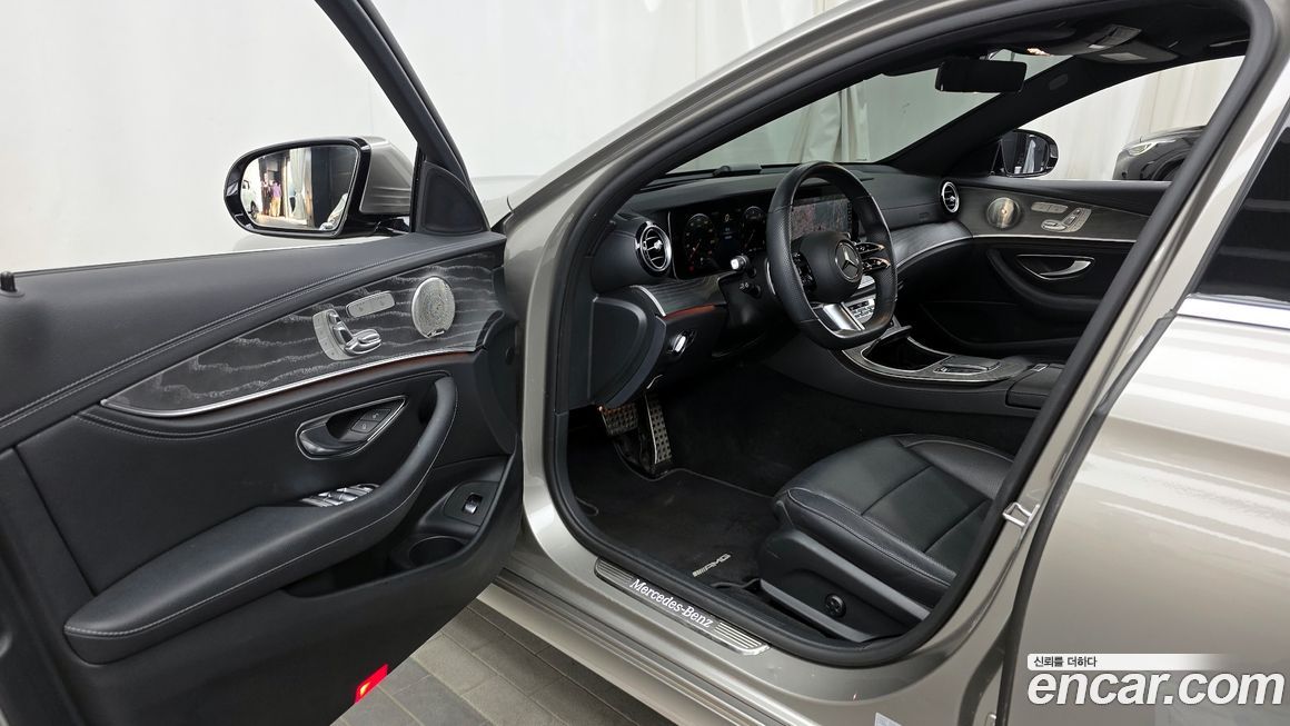 Mercedes-Benz E-Class 2022